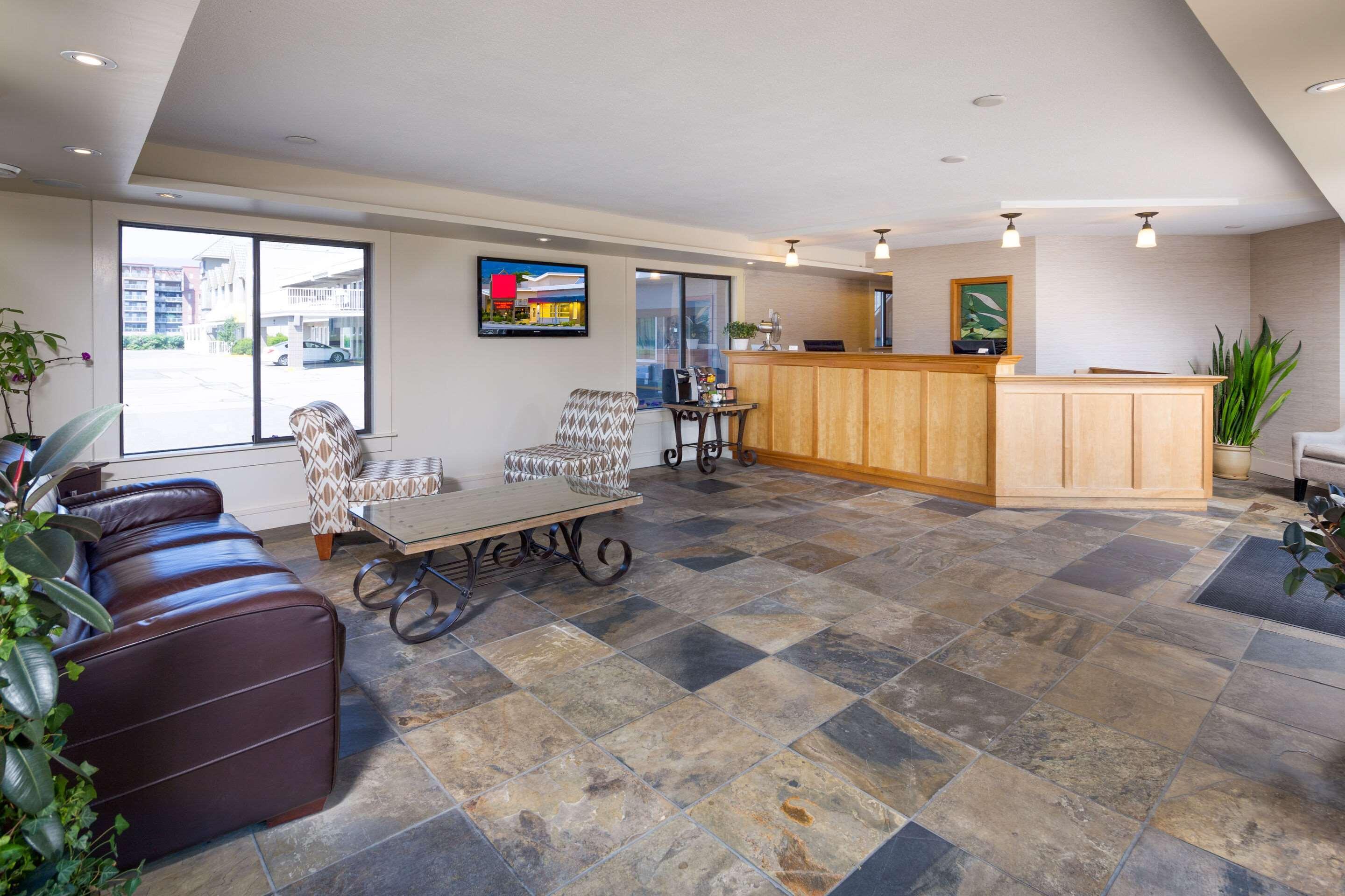 Econo Lodge Inn & Suites Κελόουνα  Εξωτερικό φωτογραφία