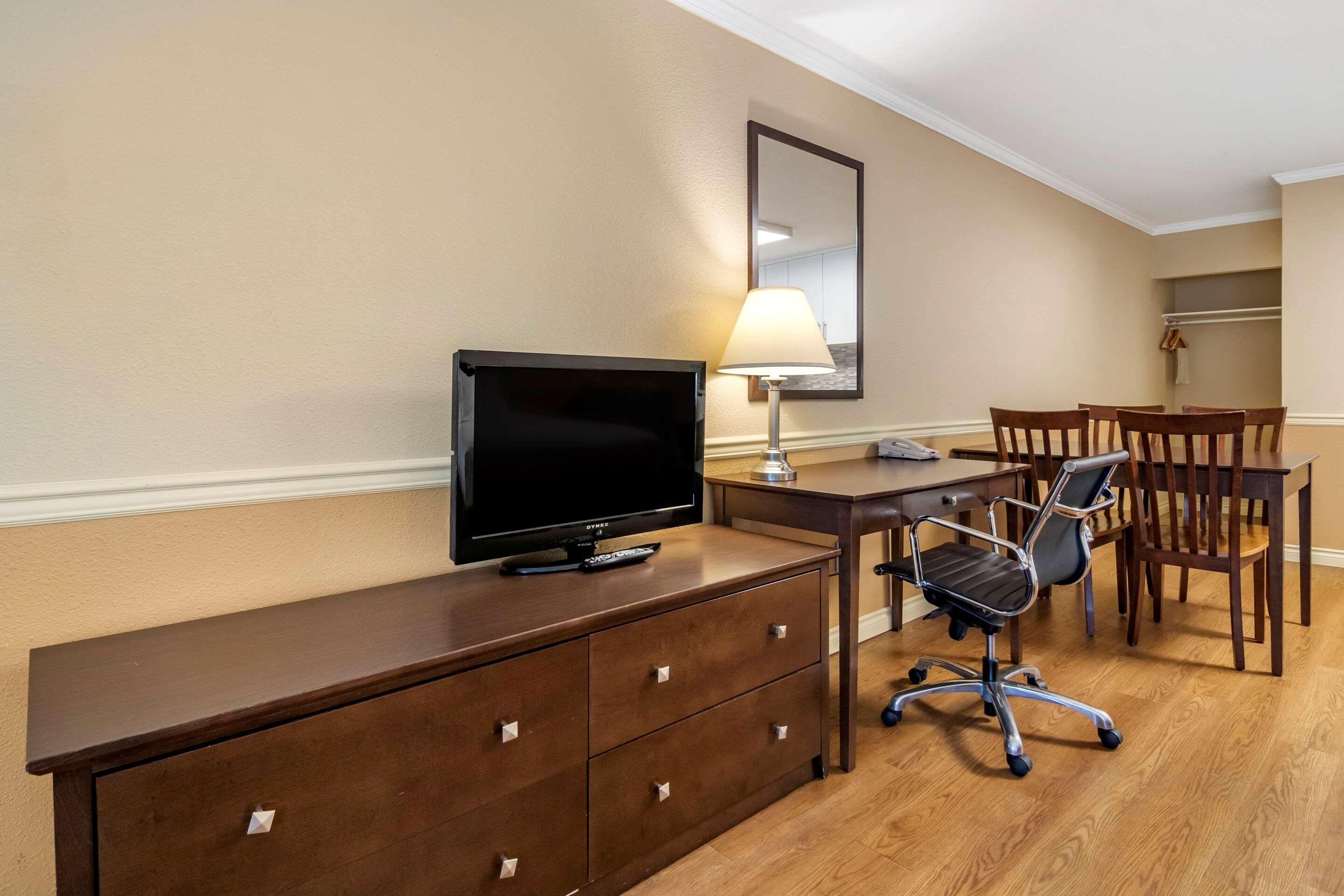 Econo Lodge Inn & Suites Κελόουνα  Εξωτερικό φωτογραφία