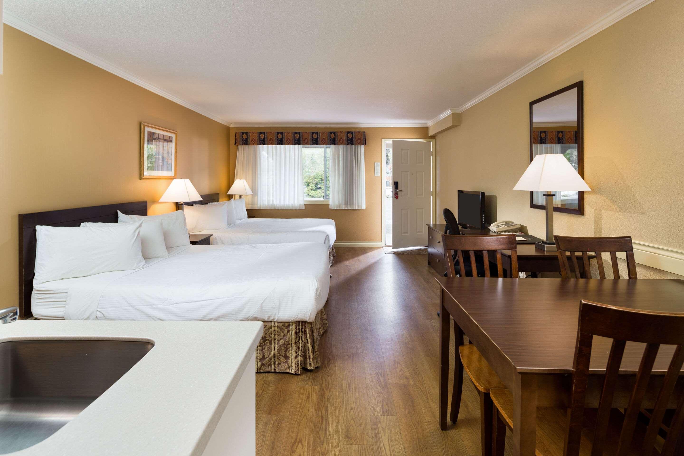 Econo Lodge Inn & Suites Κελόουνα  Εξωτερικό φωτογραφία