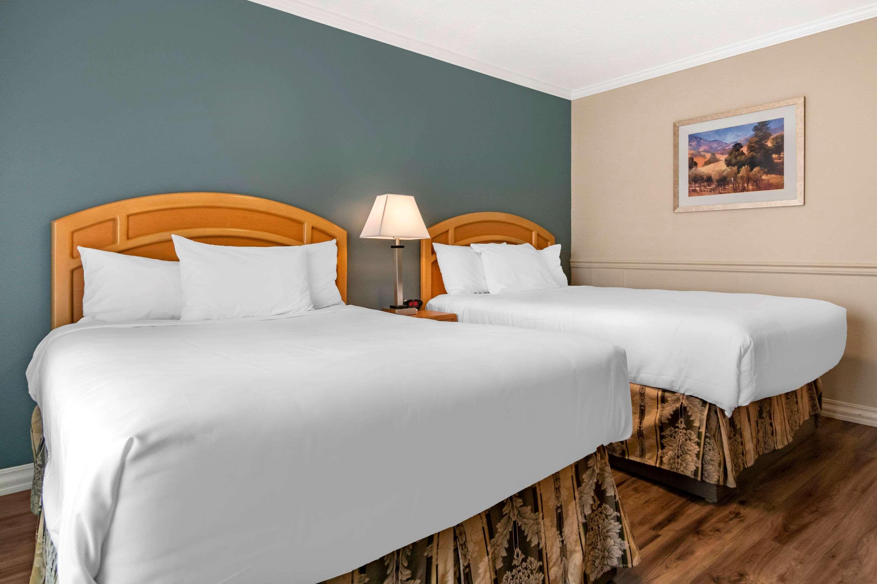 Econo Lodge Inn & Suites Κελόουνα  Εξωτερικό φωτογραφία